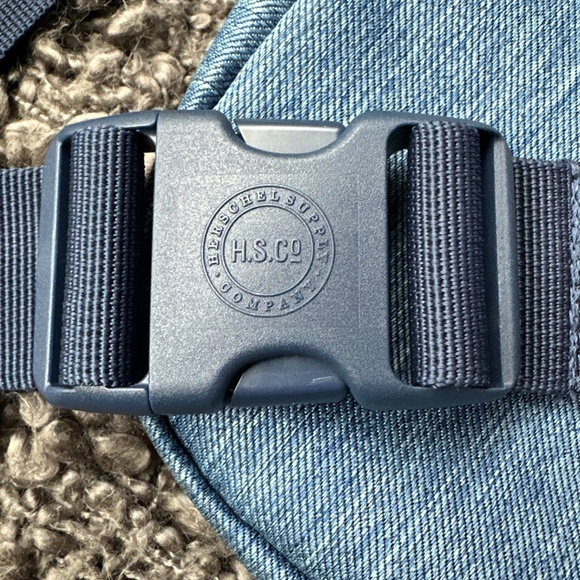 Herschel Fifteen Hip Pack Belt Bag Denim Blue Rare Hipster Crossbody Buckle - Picture 3 of 9